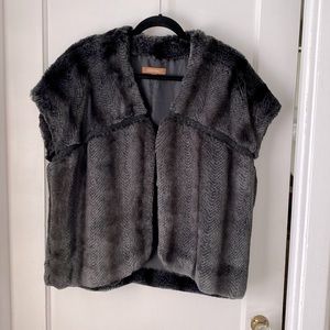 ELLEN TRACY faux fur shrug